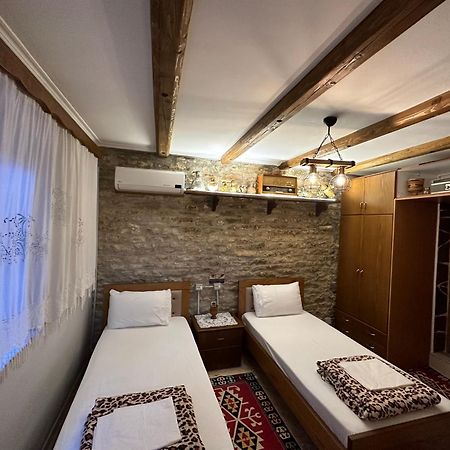 Ahmetaj Guest House Gjirokaster Bagian luar foto