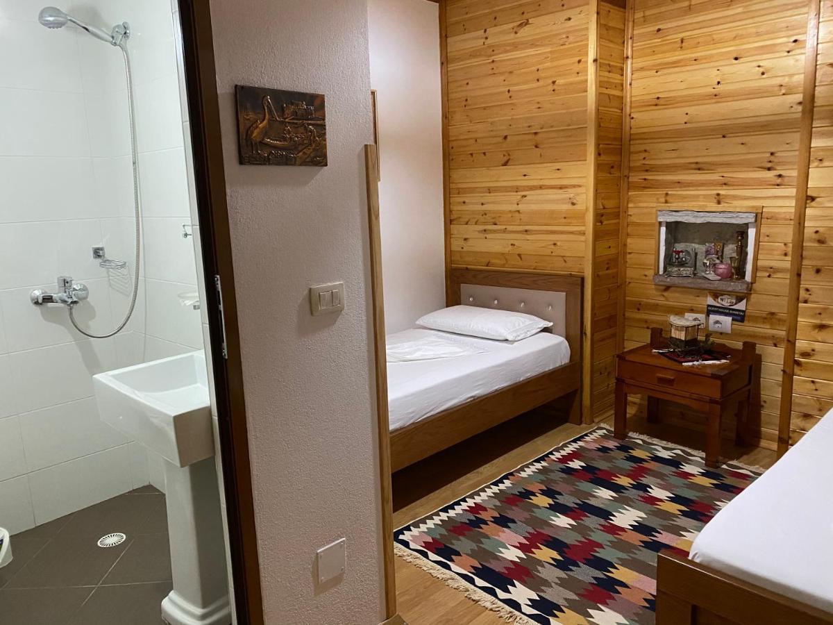 Ahmetaj Guest House Gjirokaster Bagian luar foto