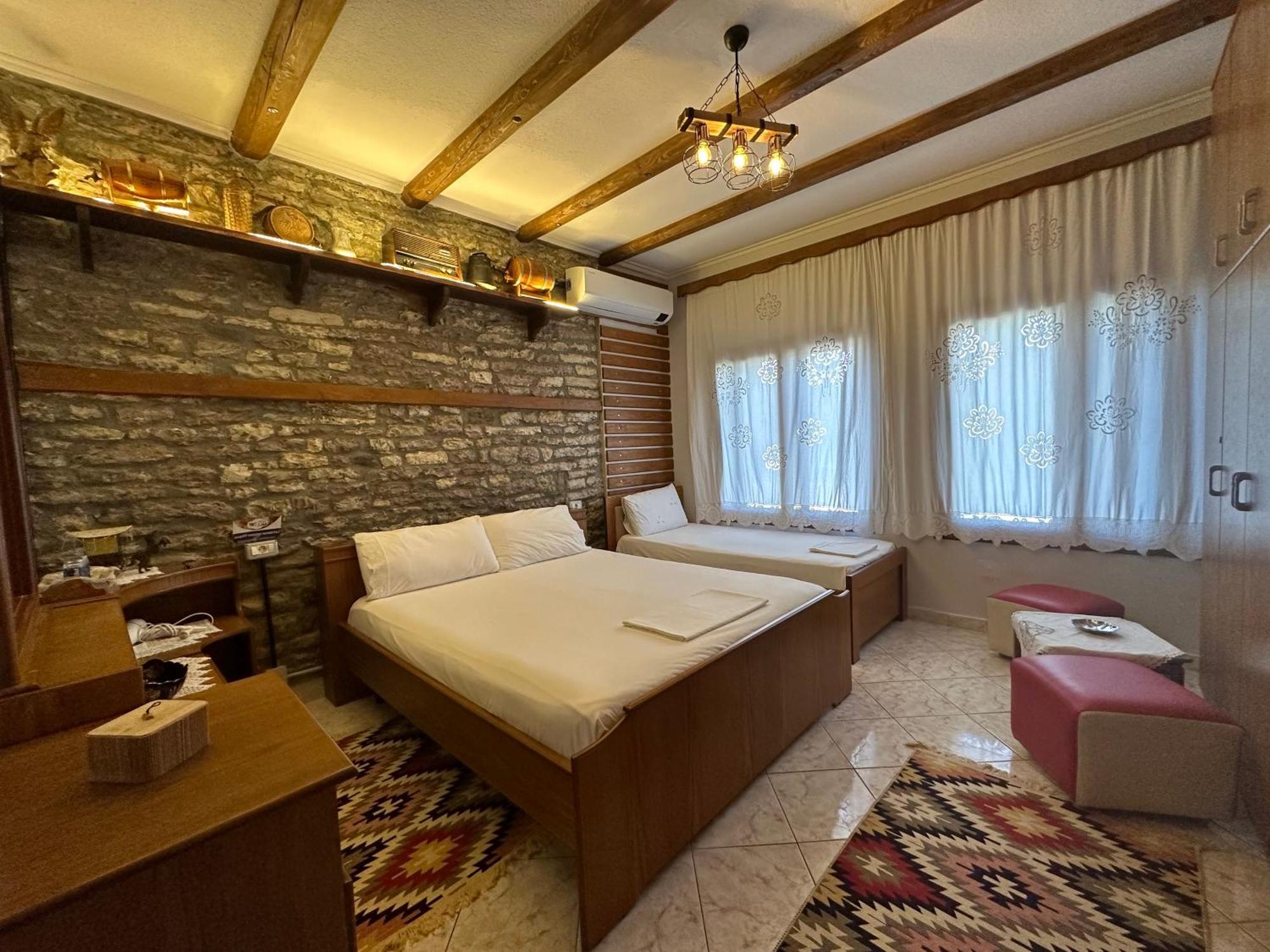 Ahmetaj Guest House Gjirokaster Bagian luar foto