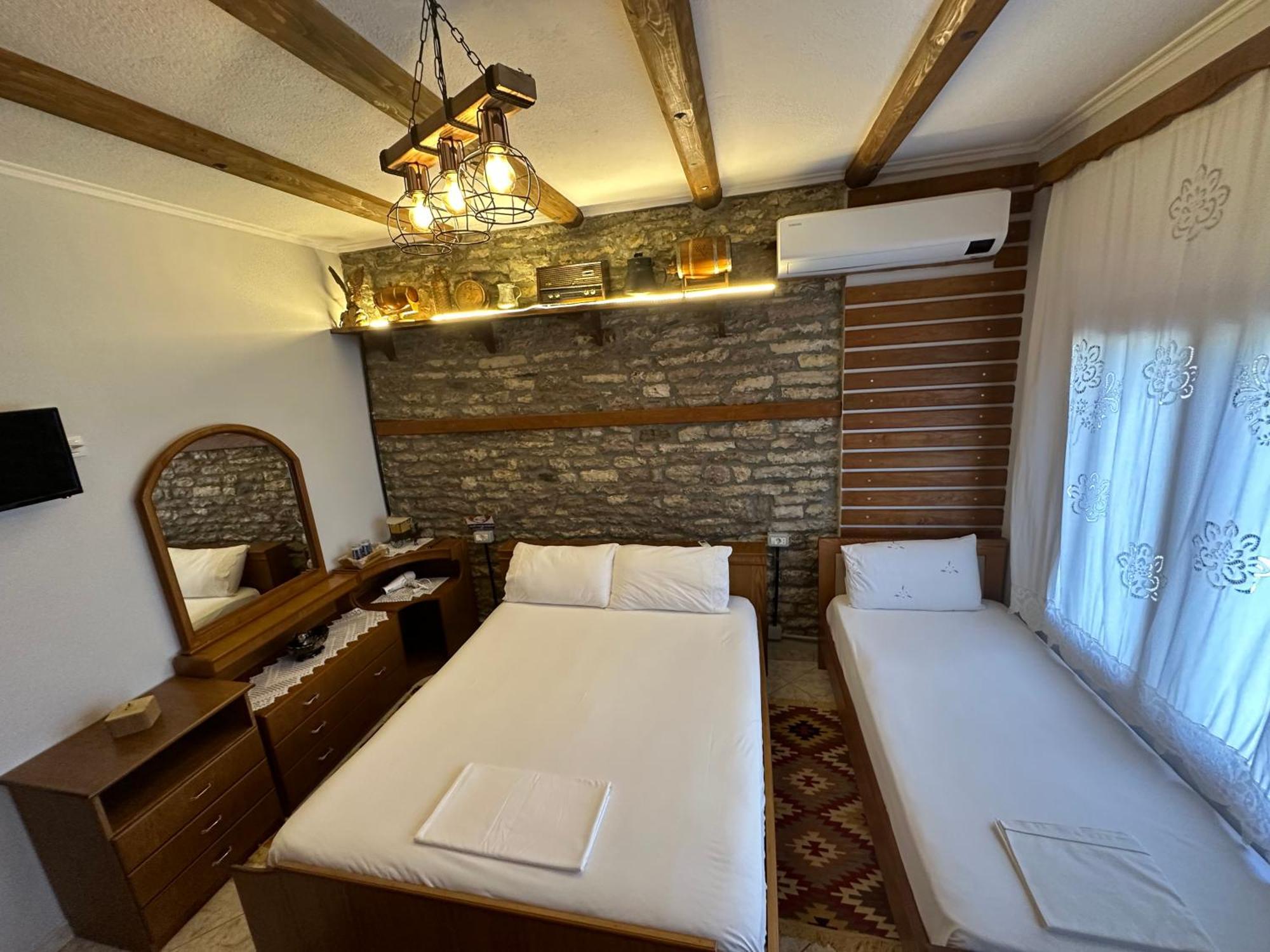 Ahmetaj Guest House Gjirokaster Bagian luar foto