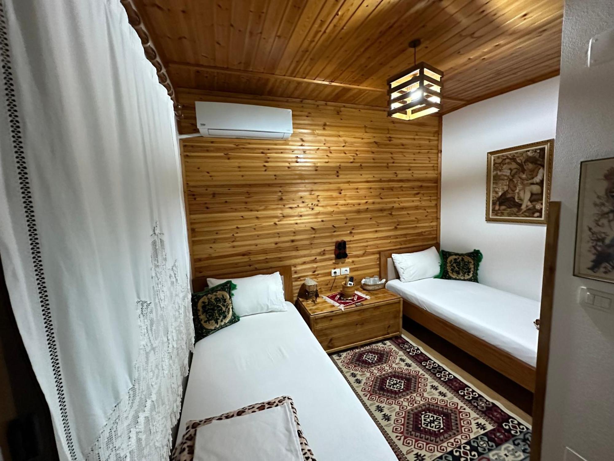 Ahmetaj Guest House Gjirokaster Bagian luar foto