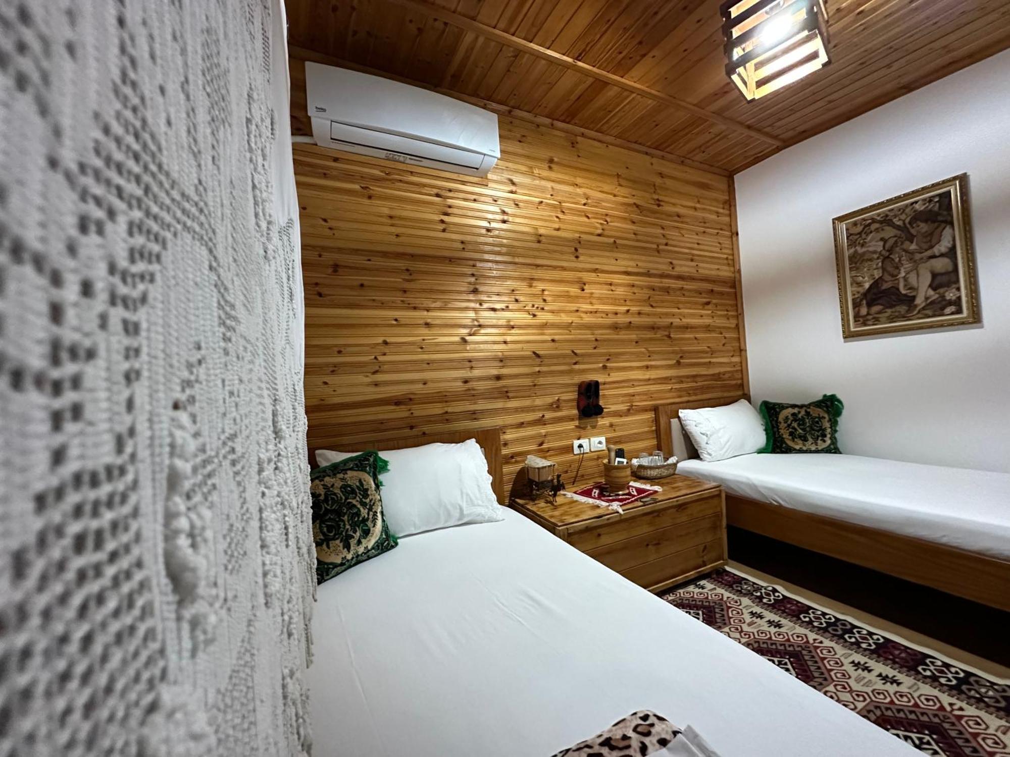 Ahmetaj Guest House Gjirokaster Bagian luar foto