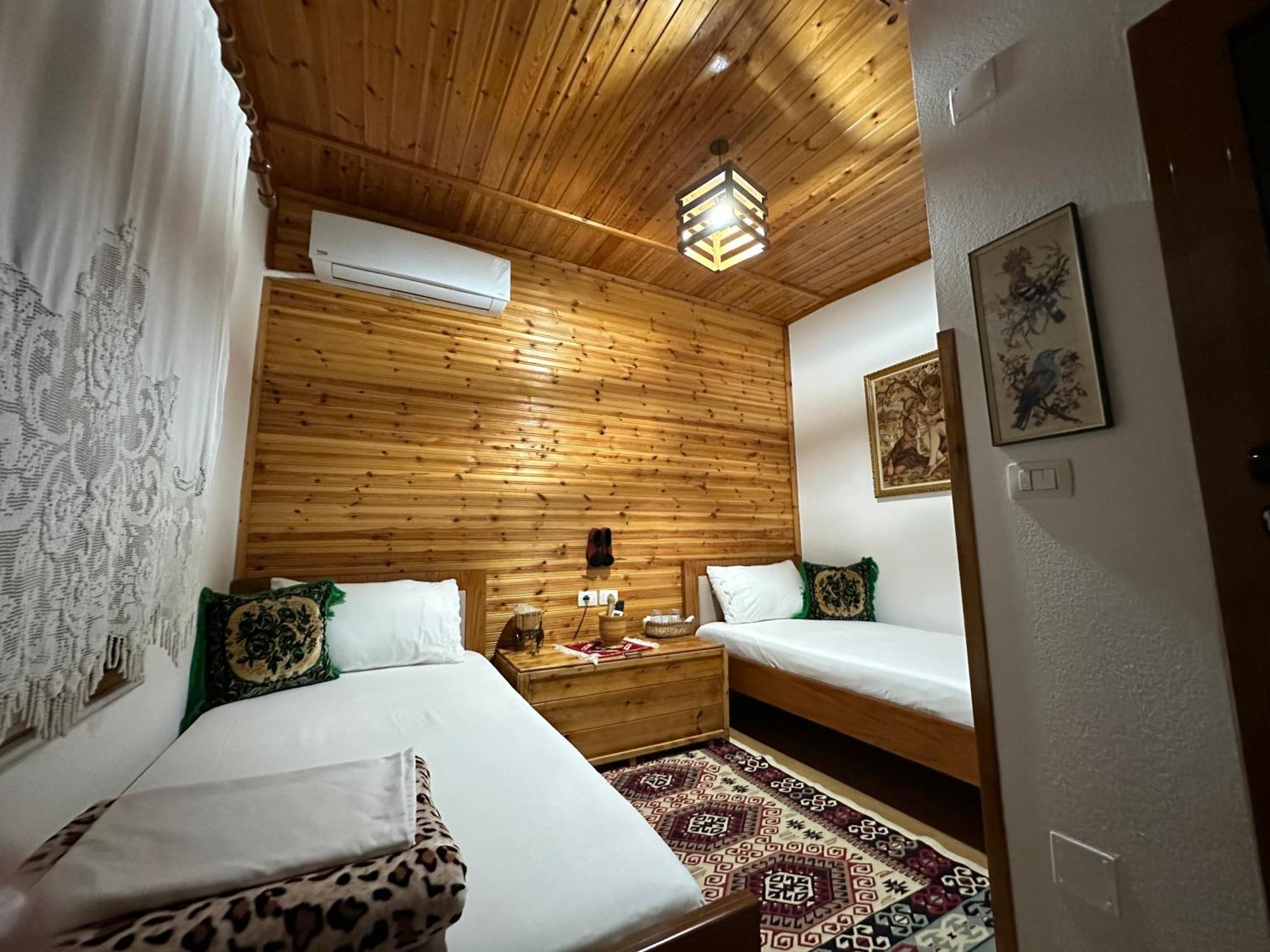 Ahmetaj Guest House Gjirokaster Bagian luar foto
