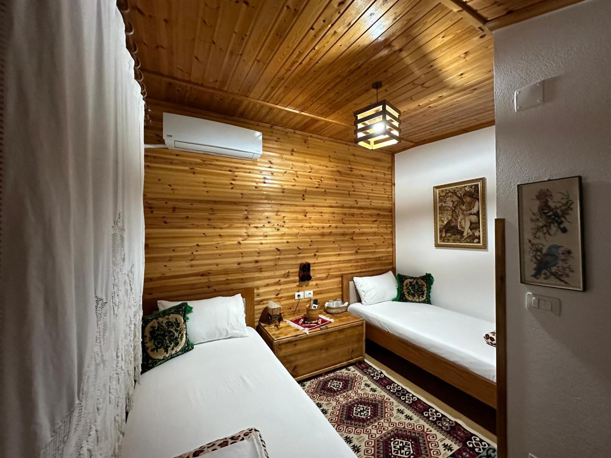 Ahmetaj Guest House Gjirokaster Bagian luar foto