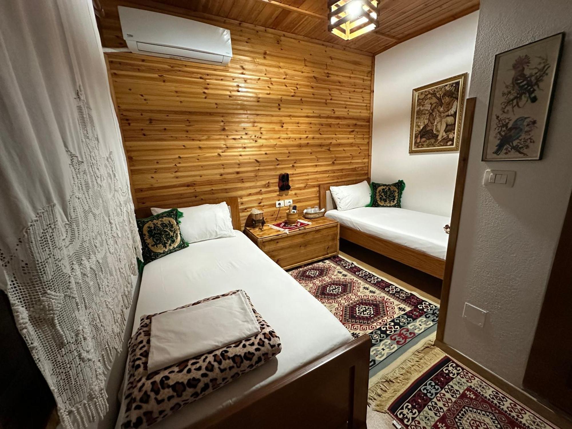 Ahmetaj Guest House Gjirokaster Bagian luar foto