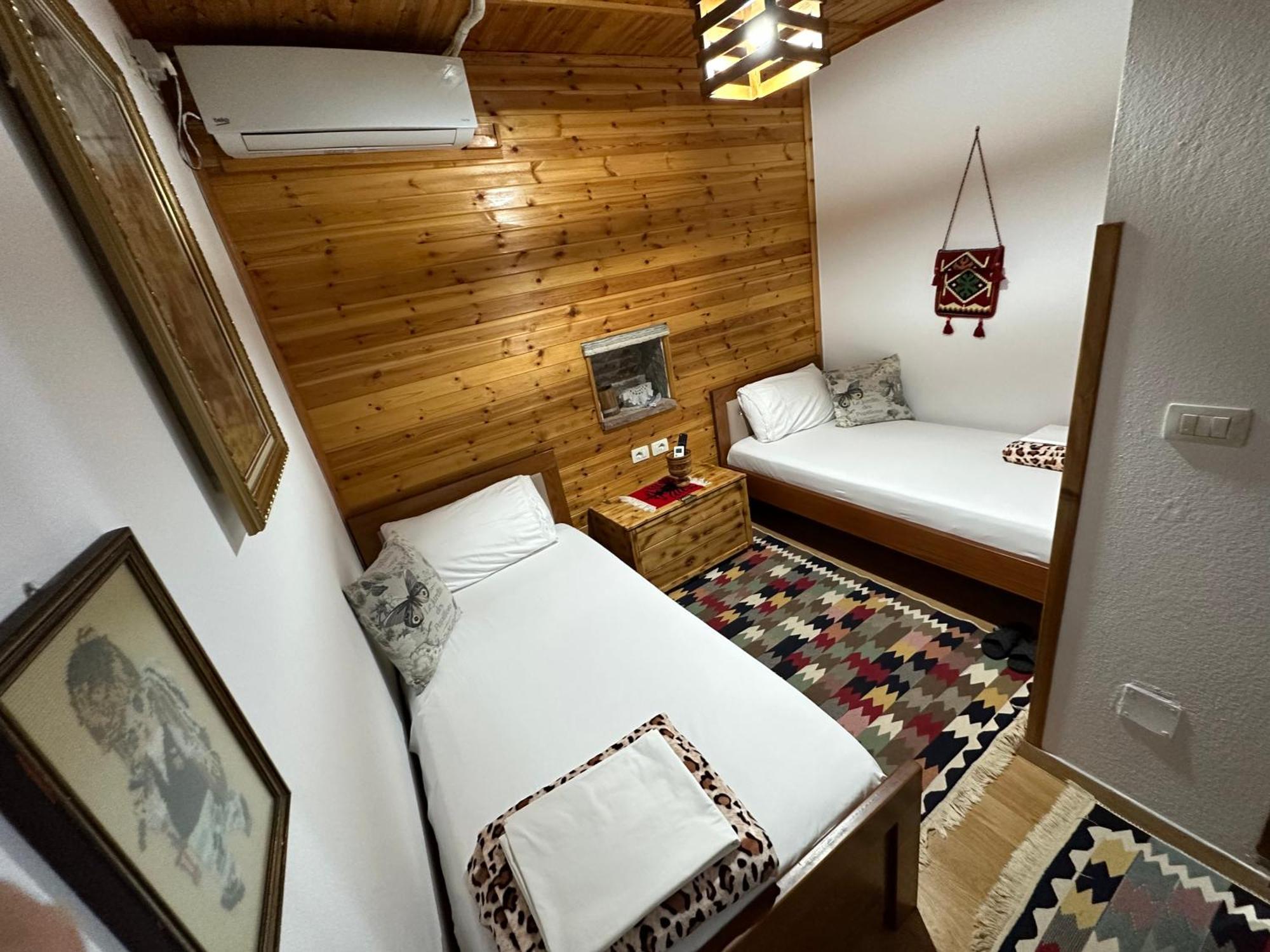 Ahmetaj Guest House Gjirokaster Bagian luar foto