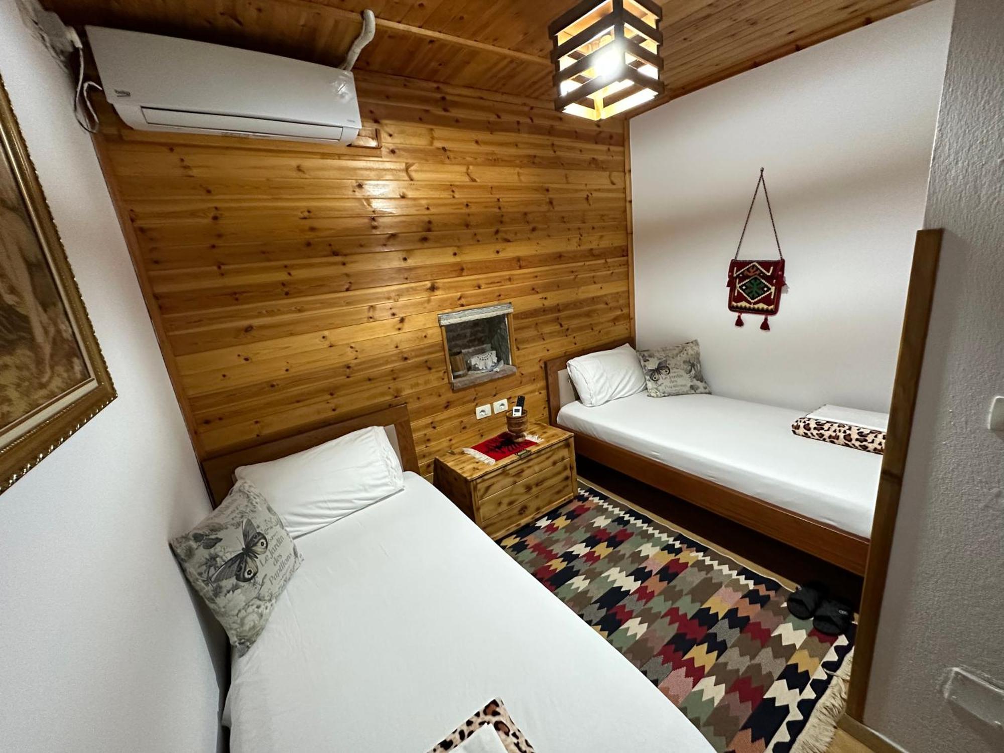 Ahmetaj Guest House Gjirokaster Bagian luar foto