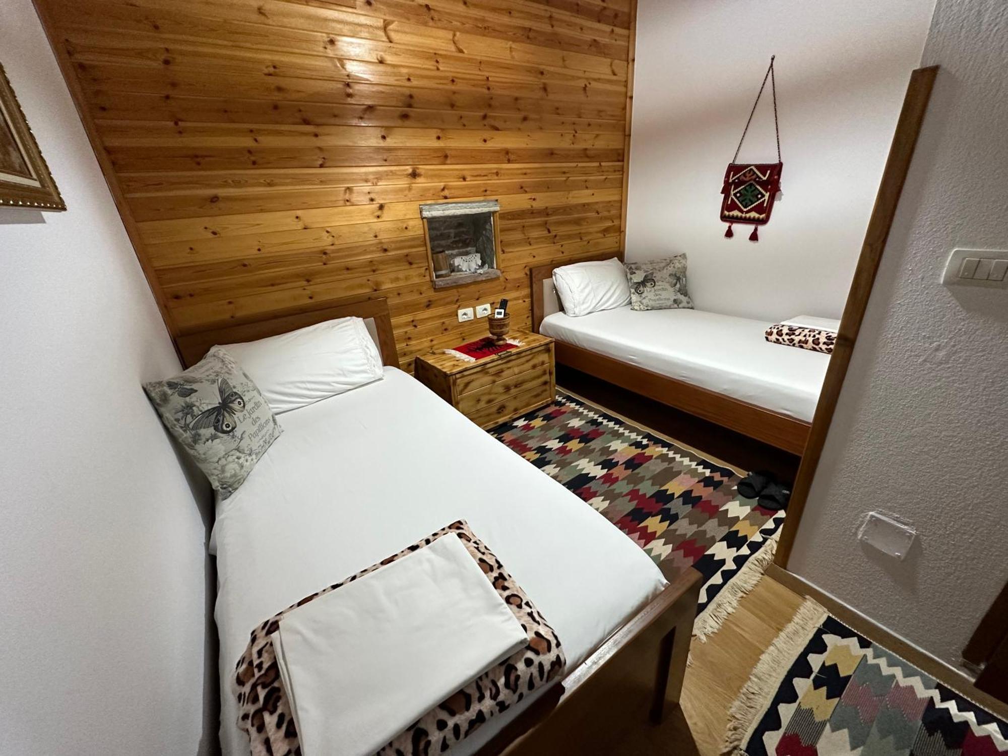 Ahmetaj Guest House Gjirokaster Bagian luar foto