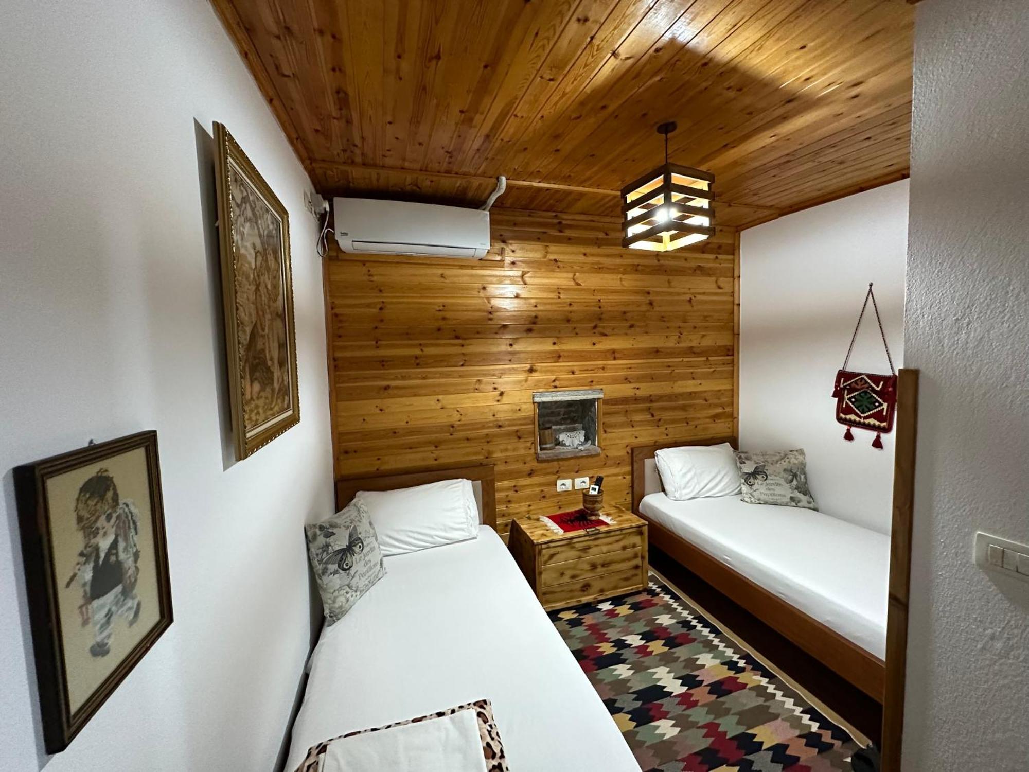 Ahmetaj Guest House Gjirokaster Bagian luar foto