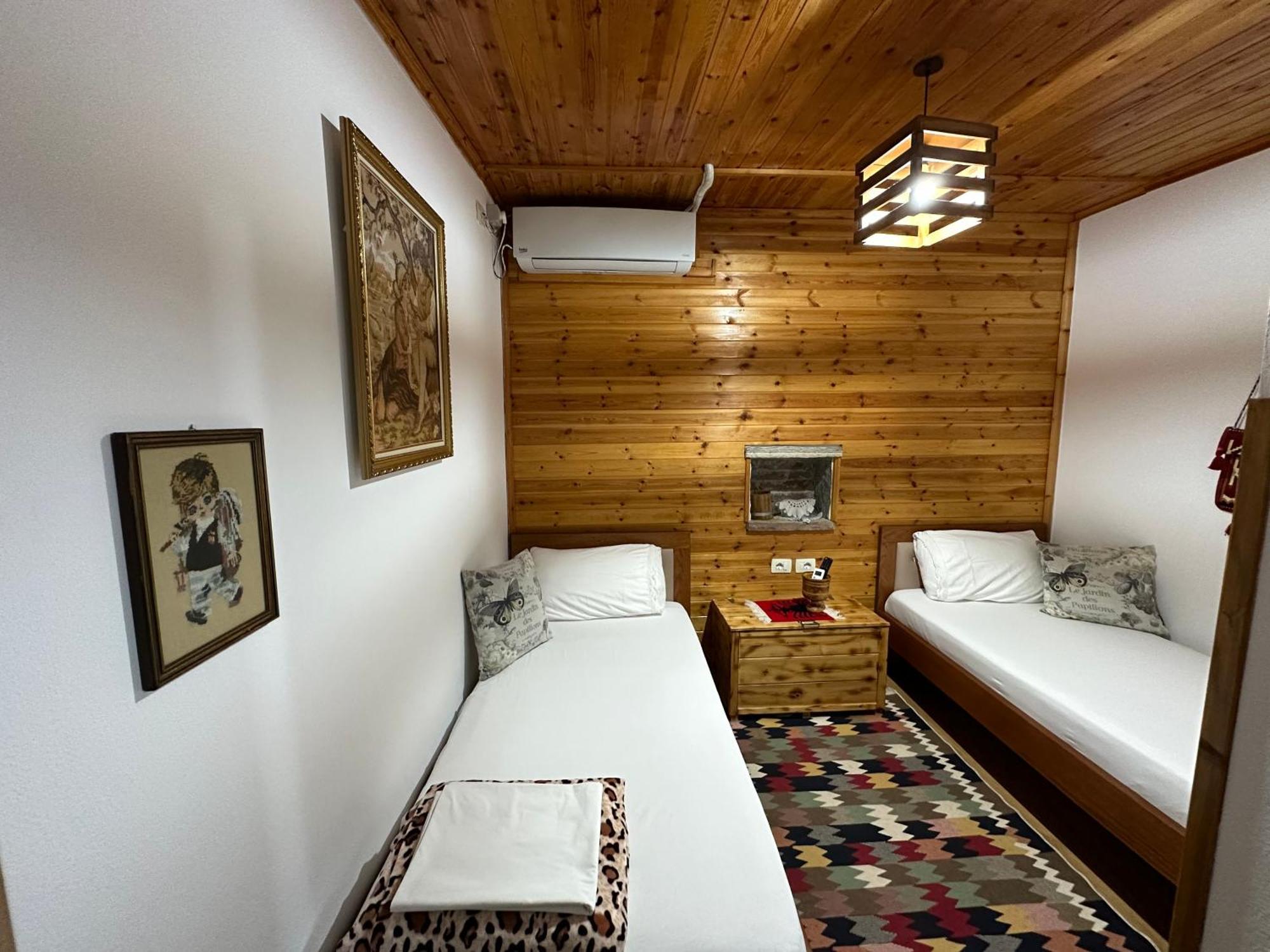 Ahmetaj Guest House Gjirokaster Bagian luar foto