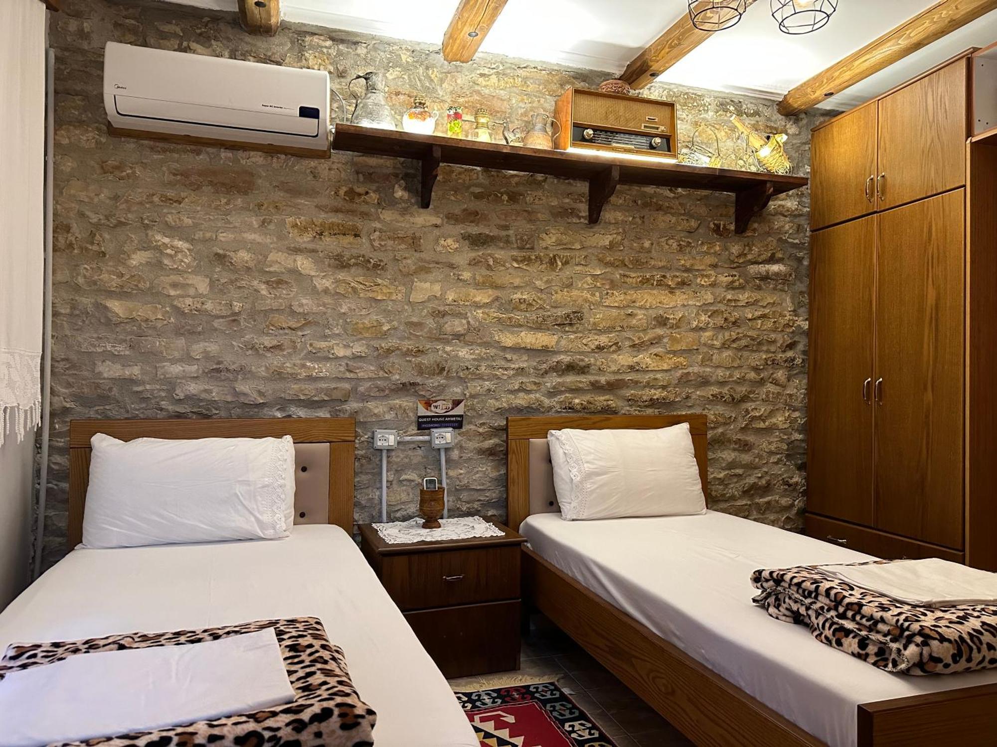 Ahmetaj Guest House Gjirokaster Bagian luar foto