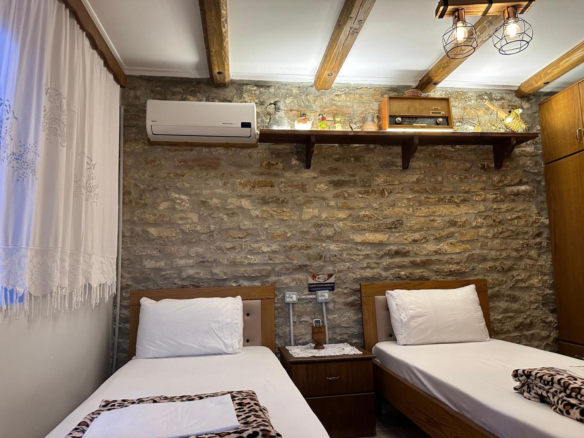 Ahmetaj Guest House Gjirokaster Bagian luar foto