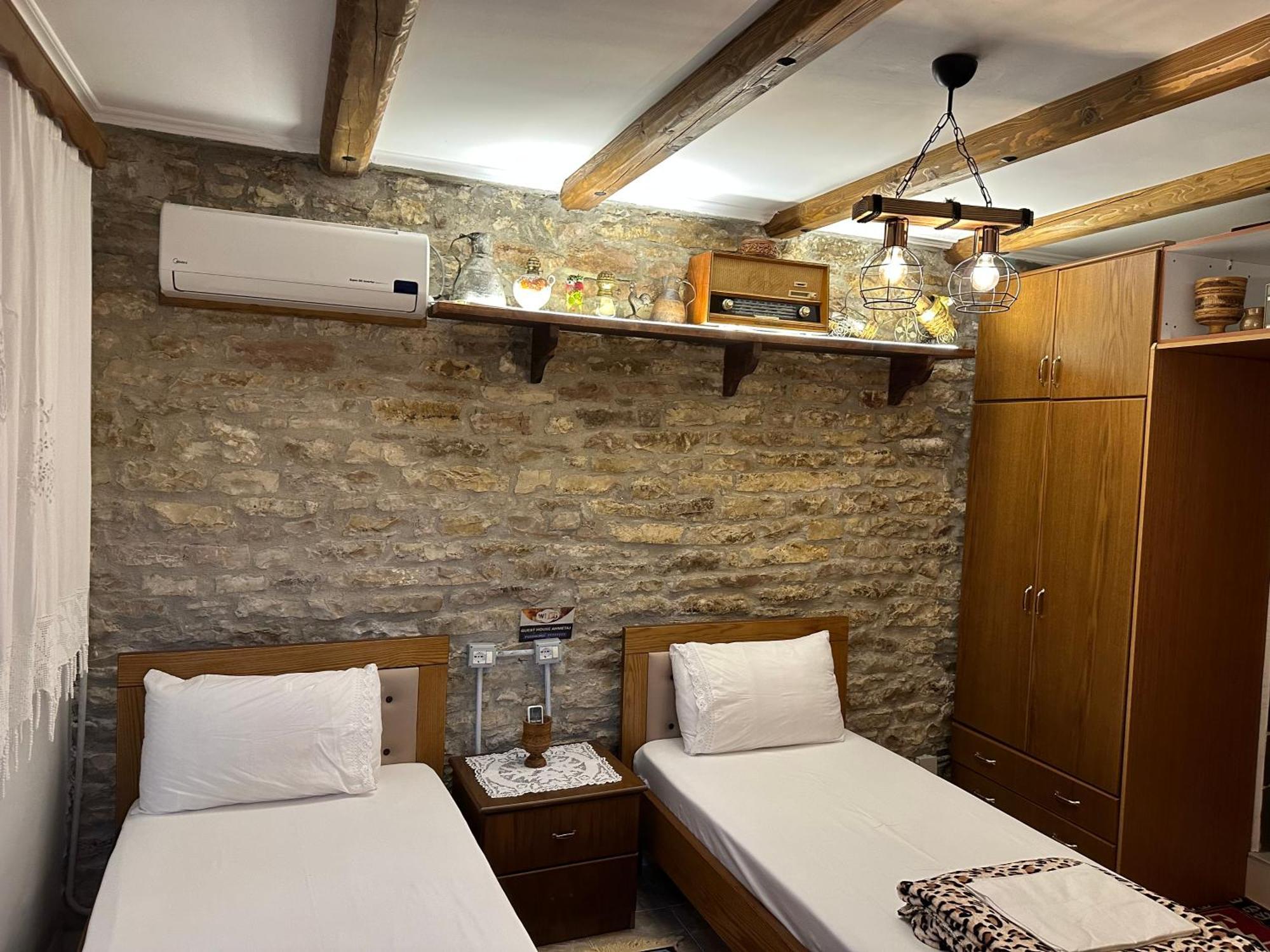 Ahmetaj Guest House Gjirokaster Bagian luar foto
