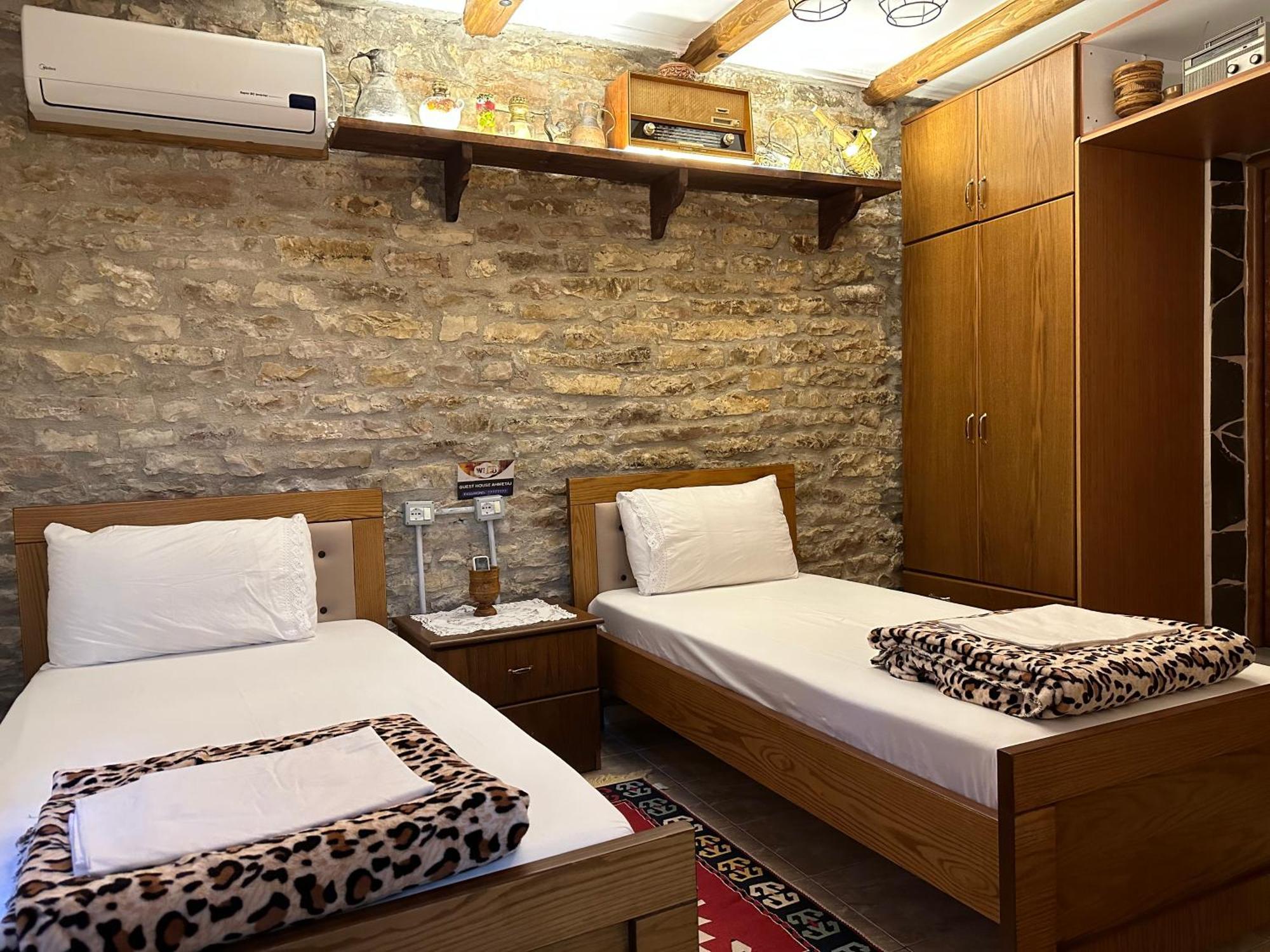 Ahmetaj Guest House Gjirokaster Bagian luar foto