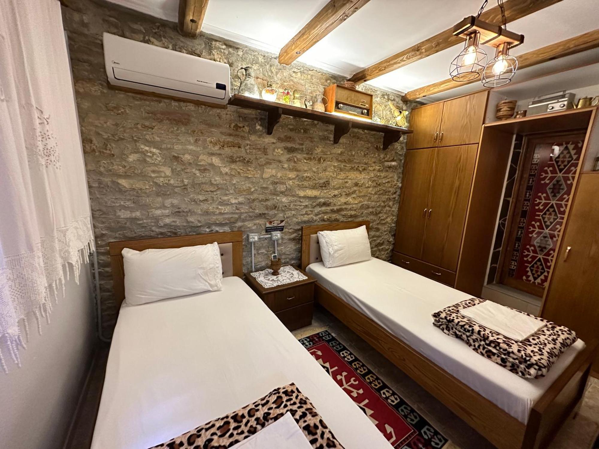 Ahmetaj Guest House Gjirokaster Bagian luar foto