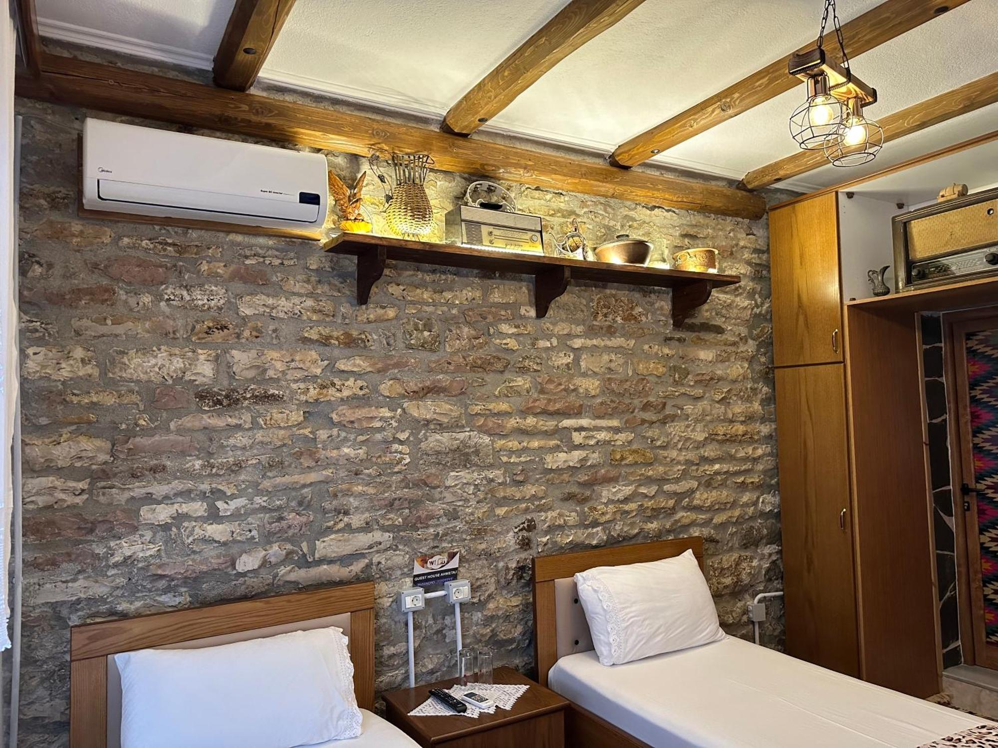 Ahmetaj Guest House Gjirokaster Bagian luar foto