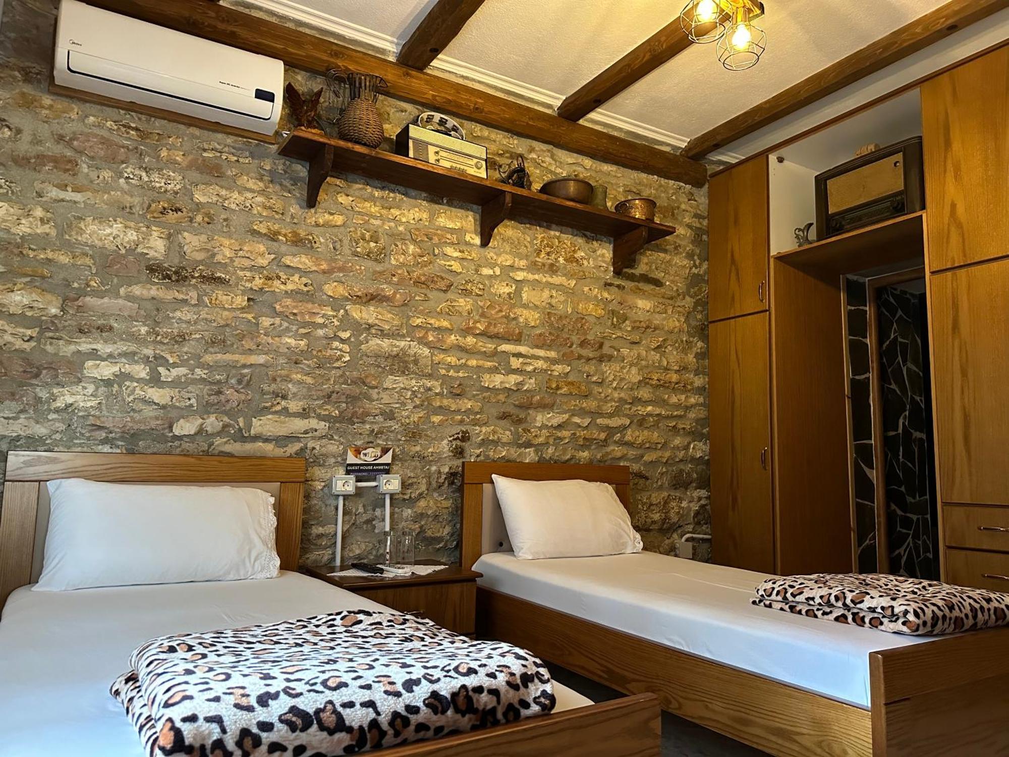 Ahmetaj Guest House Gjirokaster Bagian luar foto